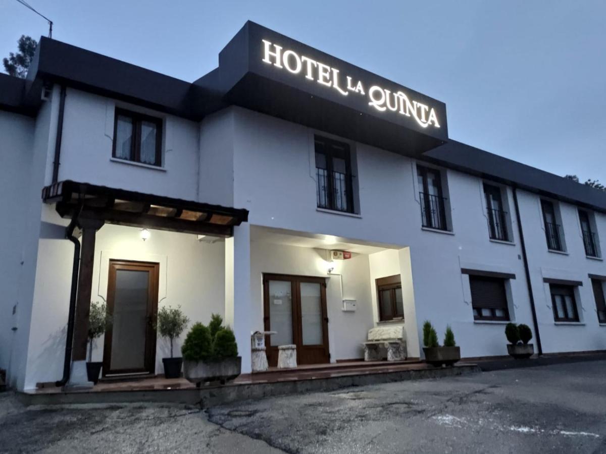 Hotel La Quinta كيو المظهر الخارجي الصورة